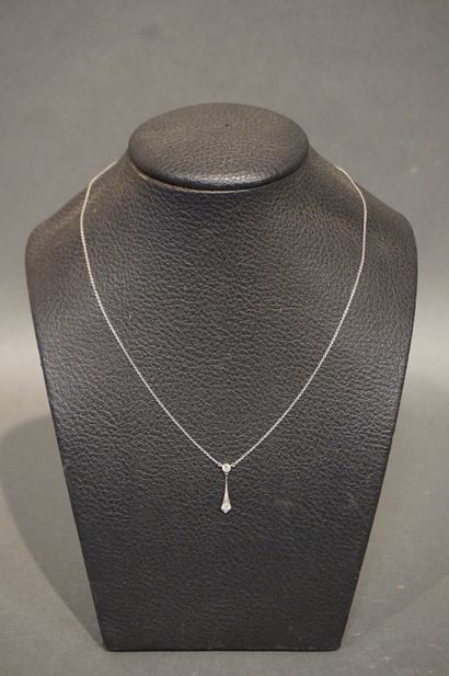COLLIER Necklace composed of a chain and a pendant in platinum and 14kt white gold...