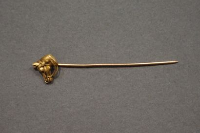 EPINGLE Gold tie pin with horse head design (3,7grs)