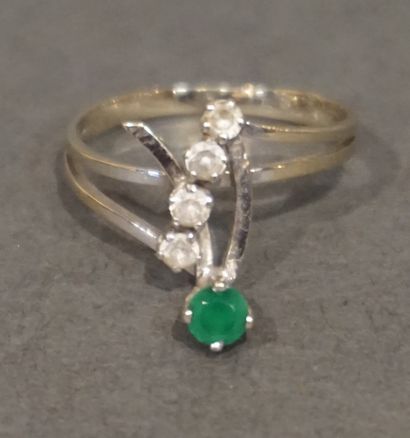 * Bague White gold ring with two rings set with four small diamonds and a small emerald...