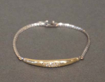 Bracelet Bracelet en deux ors, à motif principal cintré serti de diamants (8grs)