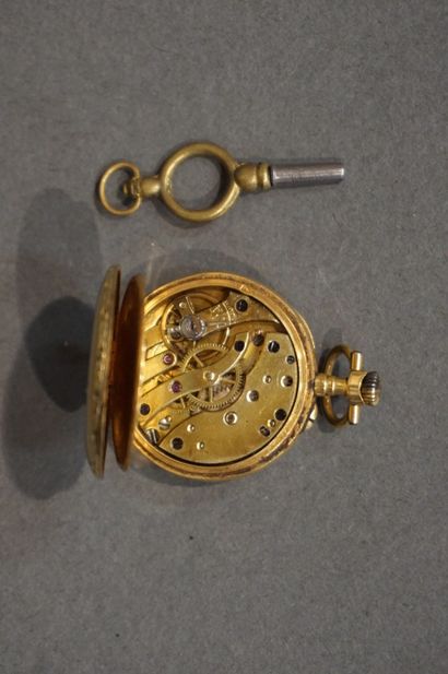 MONTRE DE COL Gold collar watch (hour hand broken in two) (Gross weight: 19grs )