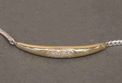 Bracelet Bracelet en deux ors, à motif principal cintré serti de diamants (8grs)