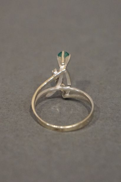 * Bague White gold ring with two rings set with four small diamonds and a small emerald...