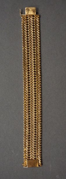 Bracelet Large bracelet souple en or à chevrons. 68,2 grs