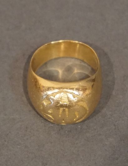 CHEVALIERE Chevalière bombée en or monogrammé (16,5 grs)