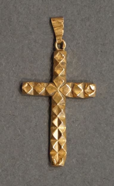 Croix Cross pendant in gold with facets (1gr)