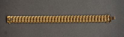 * Bracelet Flat bracelet with large twisted links in gold (29grs)