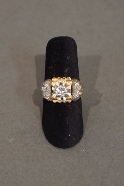 Bague Bague en or et platine sertie de 23 diamants dont 1 principal de taille ancienne...