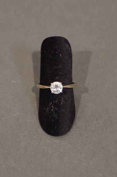 Bague 
White gold ring set with a brilliant cut diamond of about 0.50 carats (2....