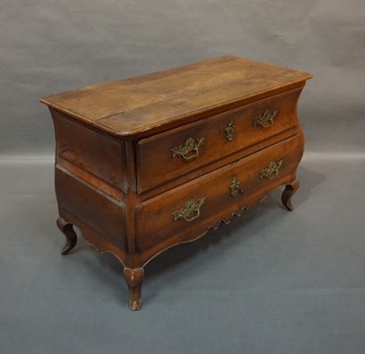 COMMODE Curved chest of drawers in natural wood with two drawers. Old work of Louis...