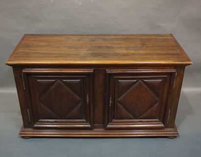 BUFFET DE CHASSE Hunting sideboard in natural wood with two doors (cracks). 88x159x64,5...