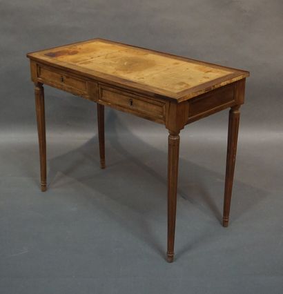 Bureau Plat Small flat desk in mahogany veneer and brass fillets, with two drawers...