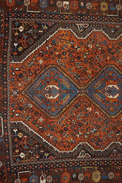 null Carpet with three blue medallions on a red background. 220x170 cm