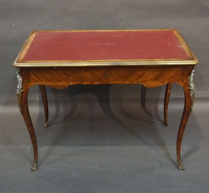 Bureau Plat Flat desk in veneer with a drawer in the belt and ornamentation of gilded...