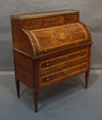 Bureau à cylindre Cylinder desk in veneer and marquetry of musical instruments. Directoire...