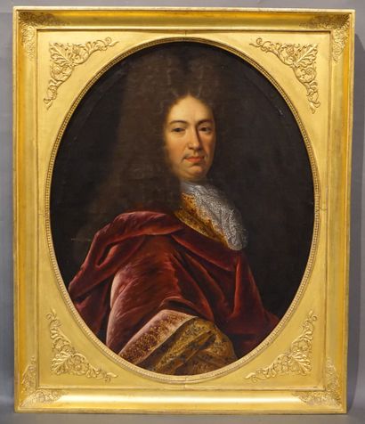null Ecole ancienne: "Portrait d'homme au velours rouge", huile sur toile à vue ovale...