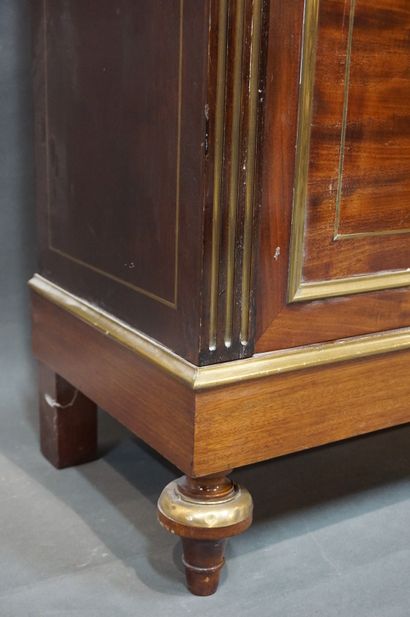 Vitrine Large display case in mahogany and brass fillets. 19th century. 238x125x43...