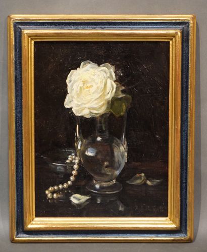 Achille FOULD (1868-?) "Nature morte à la roses blanche et au collier de perles",...