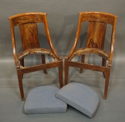 null Paire de chaises gondoles en acajou (usures). 79x48x50 cm