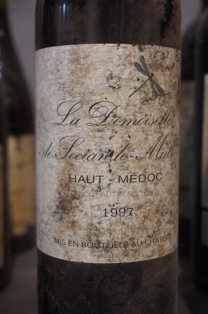 null Manette de 19 bouteilles de vin Médoc ou Bourgogne: 5 Saint Romain de Bellevue...