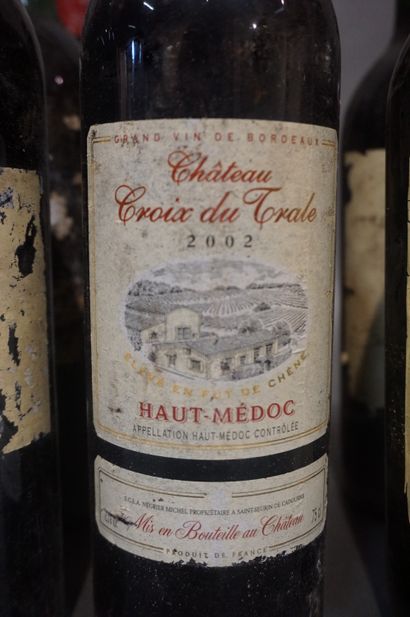 null Manette de 24 bouteilles de vin diverses dont 5 bordeaux La Bélière, Château...
