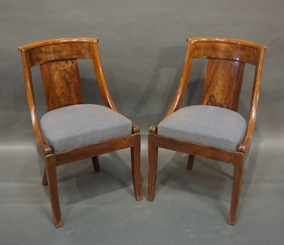 null Paire de chaises gondoles en acajou (usures). 79x48x50 cm