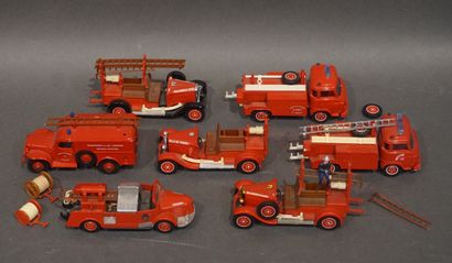 SOLIDO Sept camions de pompiers Solido (petits manques).