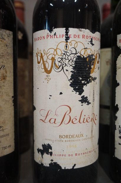 null Manette de 24 bouteilles de vin diverses dont 5 bordeaux La Bélière, Château...