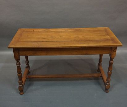 null Table en bois naturel à entretoise et un tiroir en ceinture. 72x129x64 cm