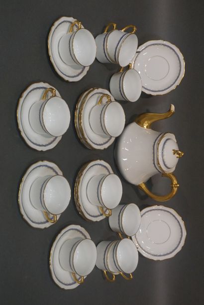 Service à thé en porcelaine de Limoges blanche...