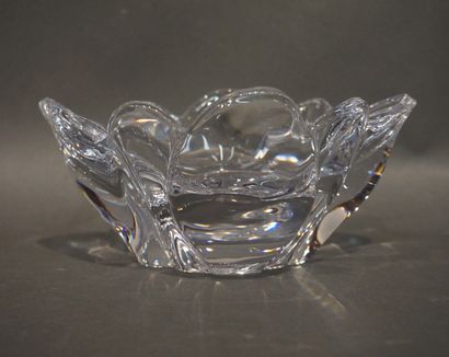 DAUM Coupe florale en cristal de Daum. 8x17,5x14,5 cm