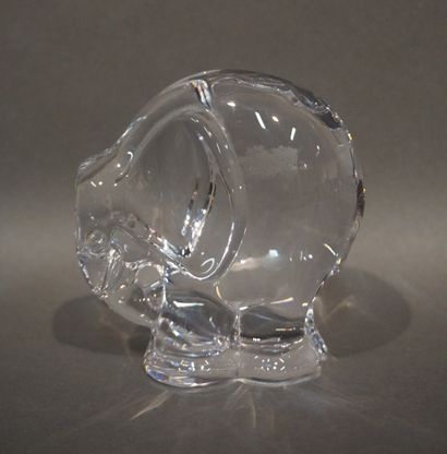 DAUM Eléphant en cristal de Daum. 11 cm