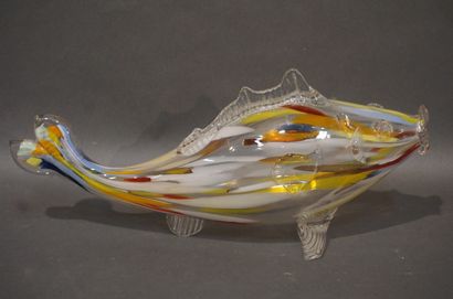 null 
Poisson en verre soufflé polychrome (nageoire accidentée). 17x41x12 cm

