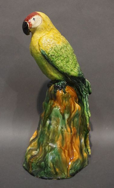 null Parrot in polychrome earthenware. 38 cm