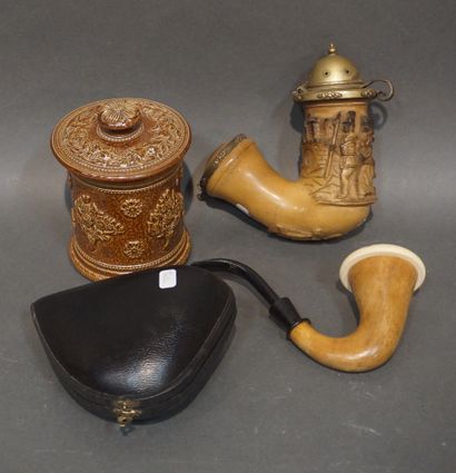 null Sandstone tobacco pot (15 cm), pipe in its case and pipe sheath carved with...