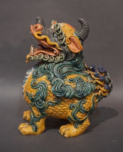 null "Dragon" en céramique asiatique polychrome (petits éclats). 23 cm