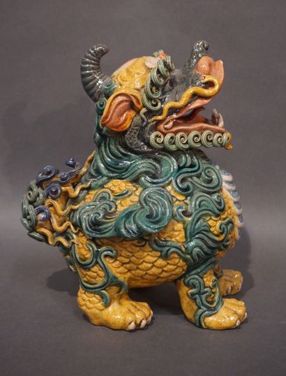 null "Dragon" en céramique asiatique polychrome (petits éclats). 23 cm