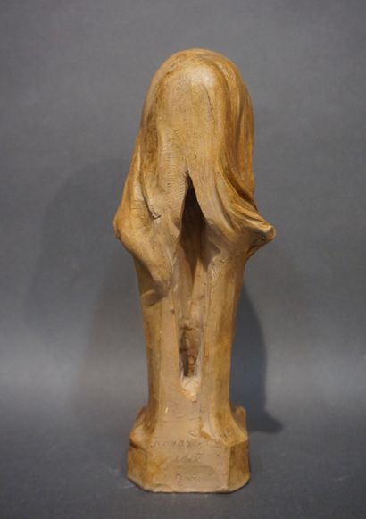 Léopold RENARD (1868-1945) Buste de femme au voile en terre cuite. Signé, daté 1916....