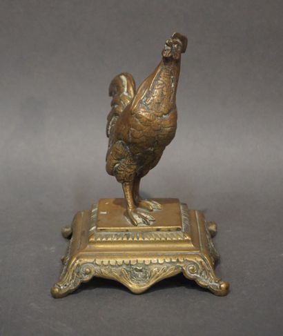 null Bronze rooster on a base. 13,5 cm