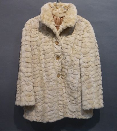 null Coat in chinchilla fur. M.Chabault in Limoges. Size 36/38.