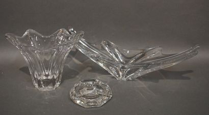null Crystal cup, crystal vase by Daum (20 cm) and crystal ashtray.