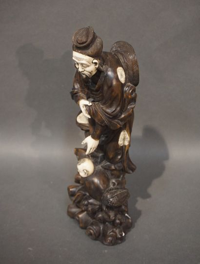 null Asian statuette carved and inlaid "Man, child, fish and birds" (cracks). 32...