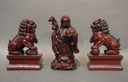 null Asian statuette of a man with a stick and a pair of dogs in red resin. 18 cm...