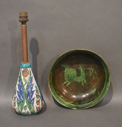 null Vase en céramique de style Iznik monté en lampe et assiette creuse en céramique...