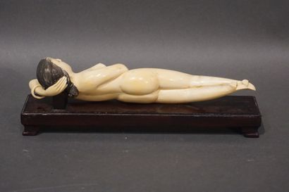 null Asian statuette: "Woman doctor", on wooden base. 9x27x6 cm