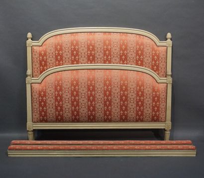 null Bois de lit laqué crème de style Louis XVI. 132x210x160 cm