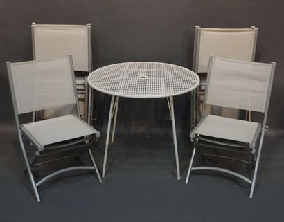 null Folding garden table (73x86 cm) and six folding garden chairs (worn)