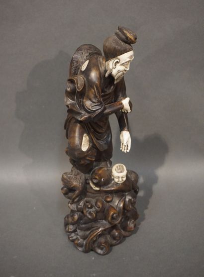 null Asian statuette carved and inlaid "Man, child, fish and birds" (cracks). 32...