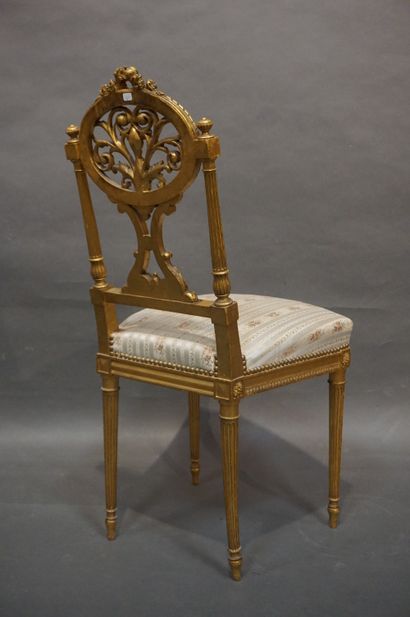 null Four chairs in molded and carved gilded wood in the Louis XVI style (small accidents,...