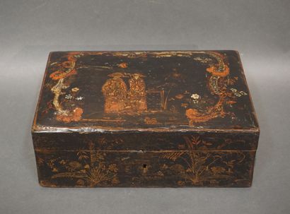 null Box with painted decoration of Asian characters (chip). 11x27,5x19 cm